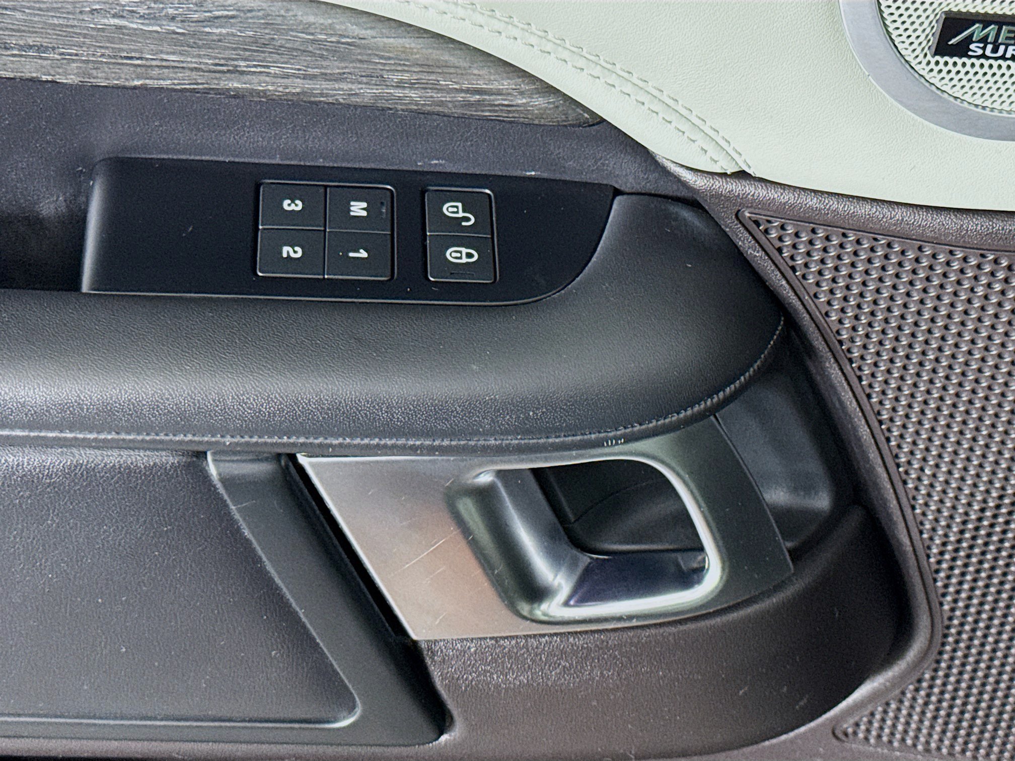 Used 2019 Land Rover Discovery HSE Luxury AWD/4WD image 23