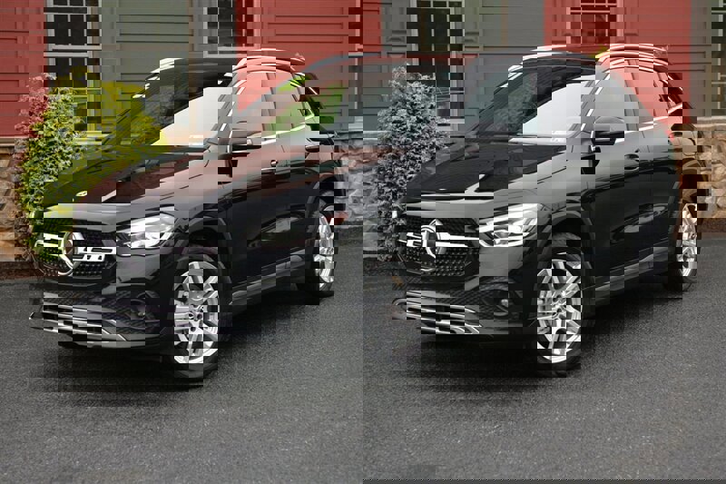 Used 2021 Mercedes-Benz GLA 250 4MATIC w/ Premium Package image 1