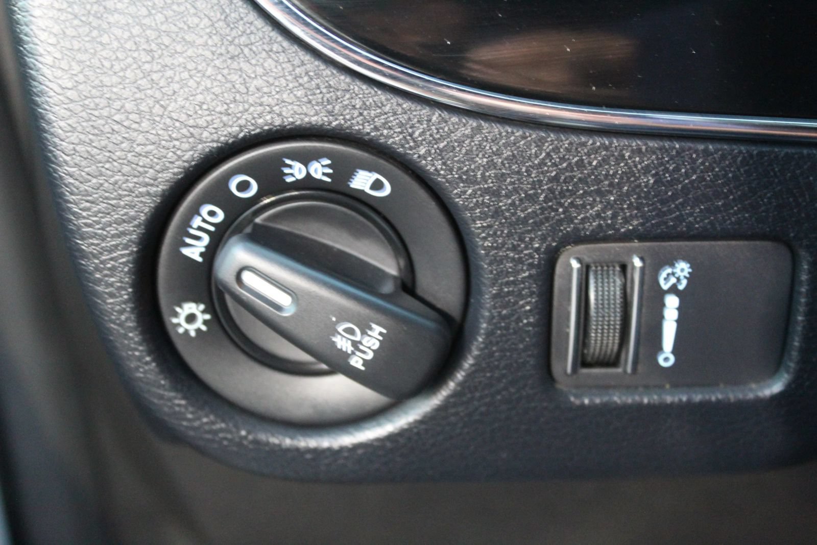 Used 2019 Dodge Grand Caravan SE FWD image 17