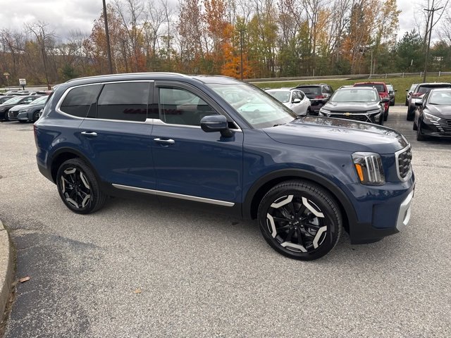 Used 2025 Kia Telluride S image 16
