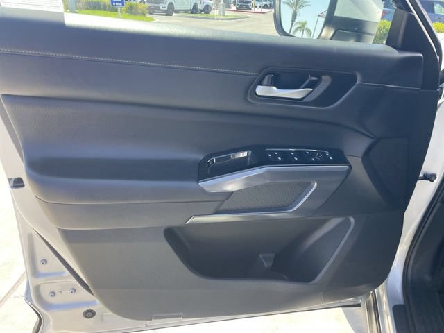 Used 2025 Nissan Pathfinder SL FWD image 22