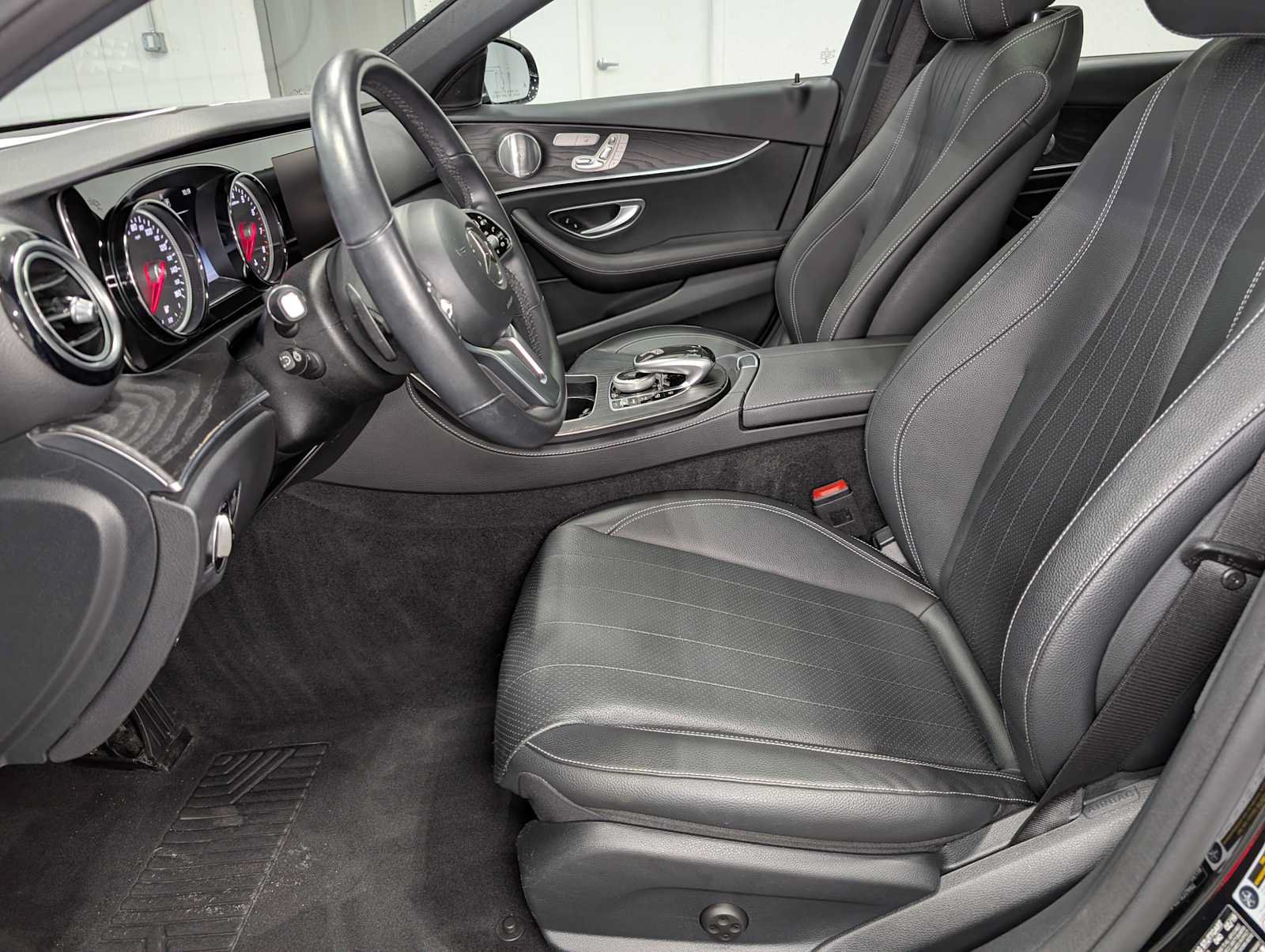 Certified 2019 Mercedes-Benz E 300 4MATIC image 4