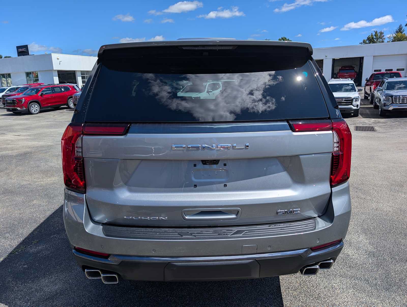 New 2026 GMC Yukon Denali Ultimate w/ LPO, Floor Liner Package AWD/4WD image 10