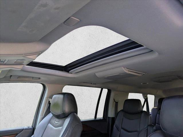Used 2018 Cadillac Escalade ESV Premium Luxury image 16