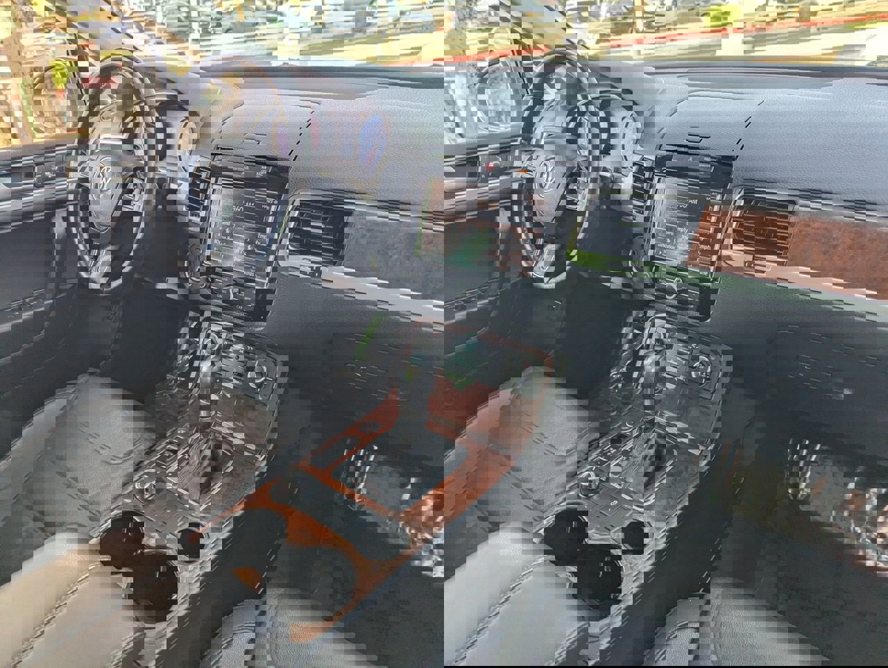 Used 2014 Volkswagen Touareg TDI image 13