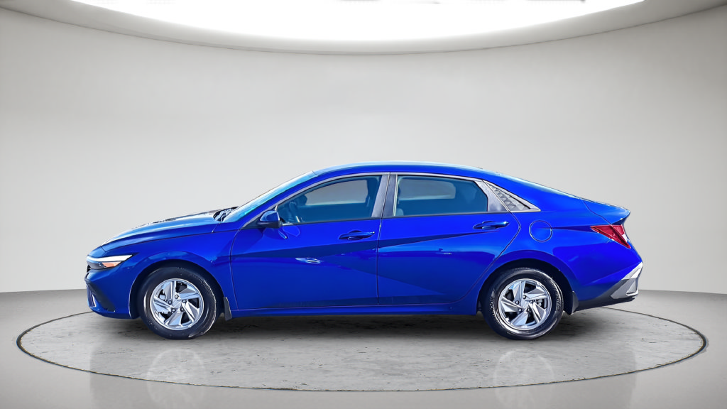 Used 2026 Hyundai Elantra SE FWD image 11