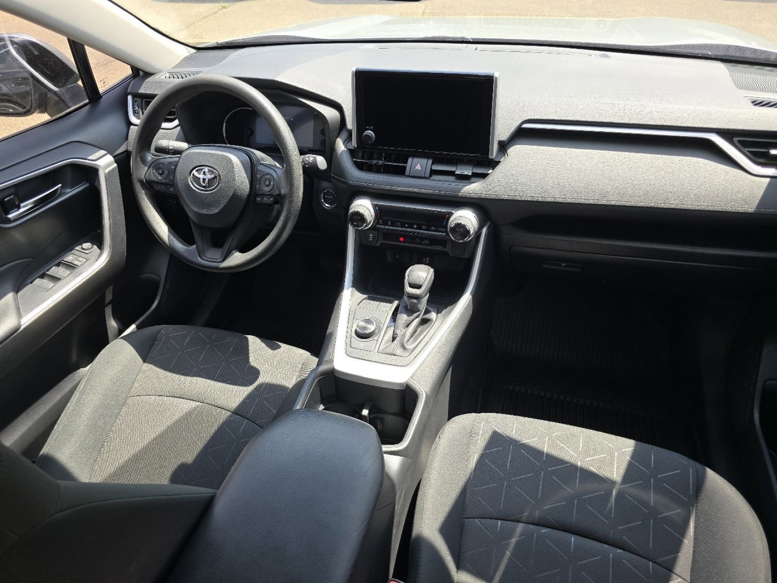 Used 2024 Toyota RAV4 XLE AWD/4WD image 22