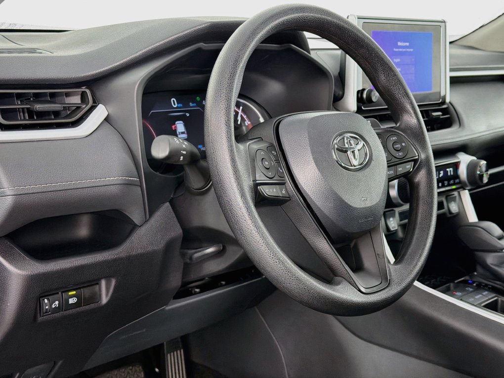 Used 2025 Toyota RAV4 XLE FWD image 37