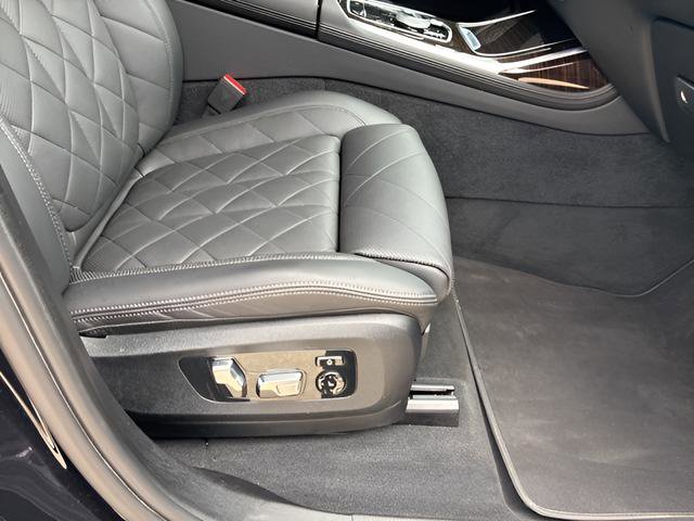 Used 2023 BMW X7 xDrive40i w/ Executive Package image 11
