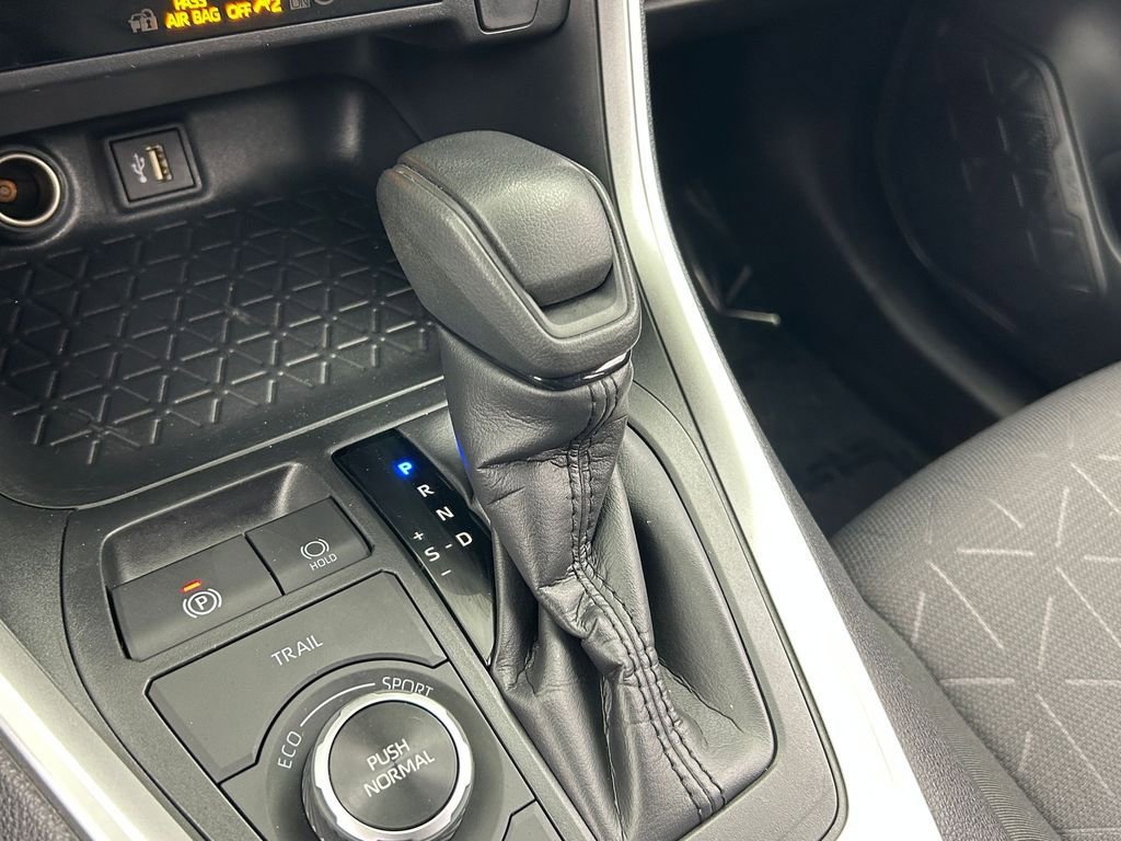 Used 2025 Toyota RAV4 XLE image 24