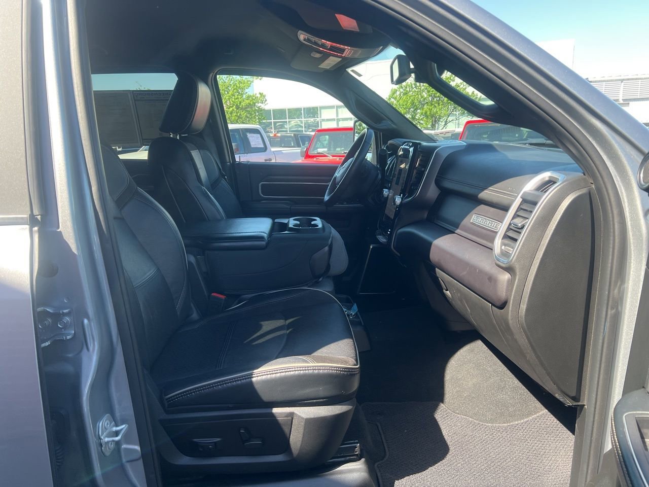 Used 2024 RAM 2500 Laramie w/ Night Edition image 24