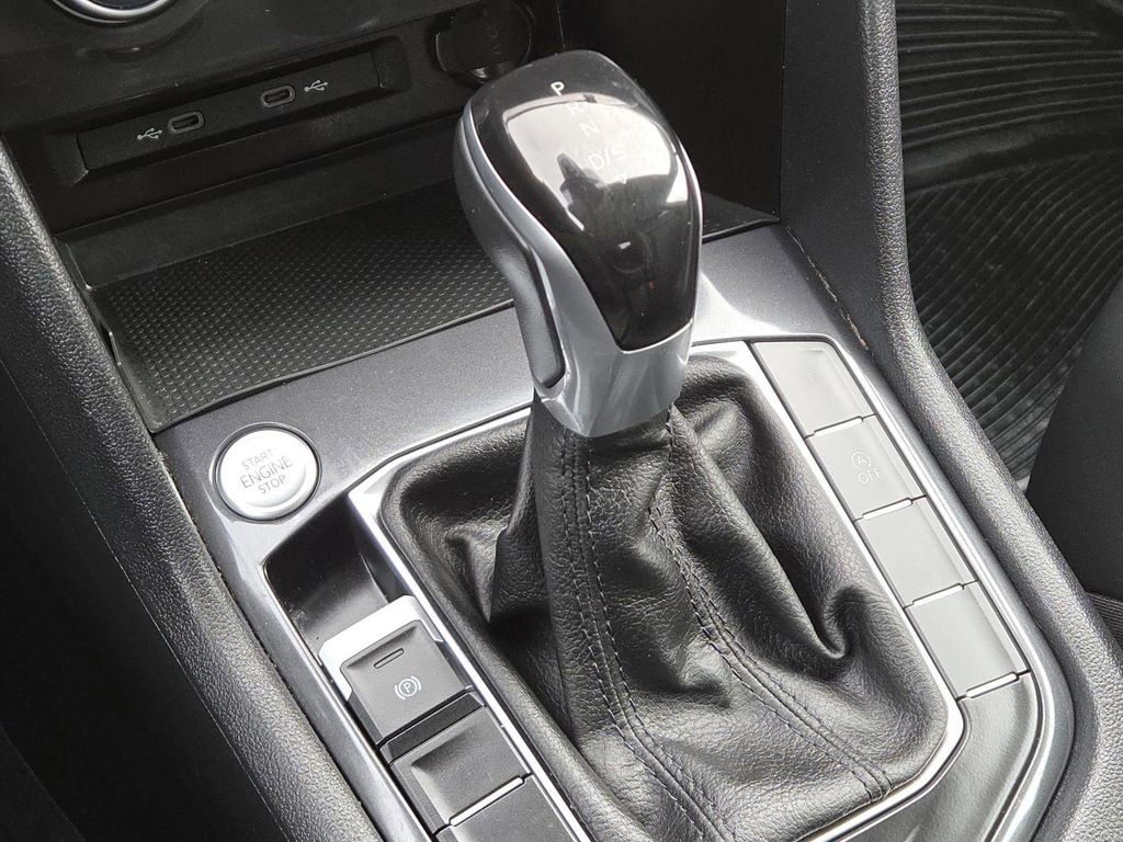 Used 2024 Volkswagen Tiguan Wolfsburg Edition image 29