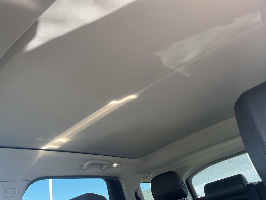 Used 2017 Land Rover Discovery Sport HSE image 18