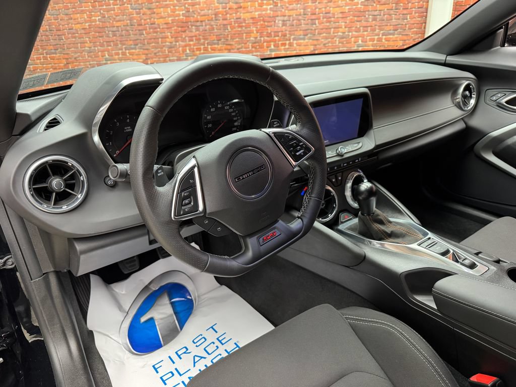Used 2016 Chevrolet Camaro SS RWD image 12
