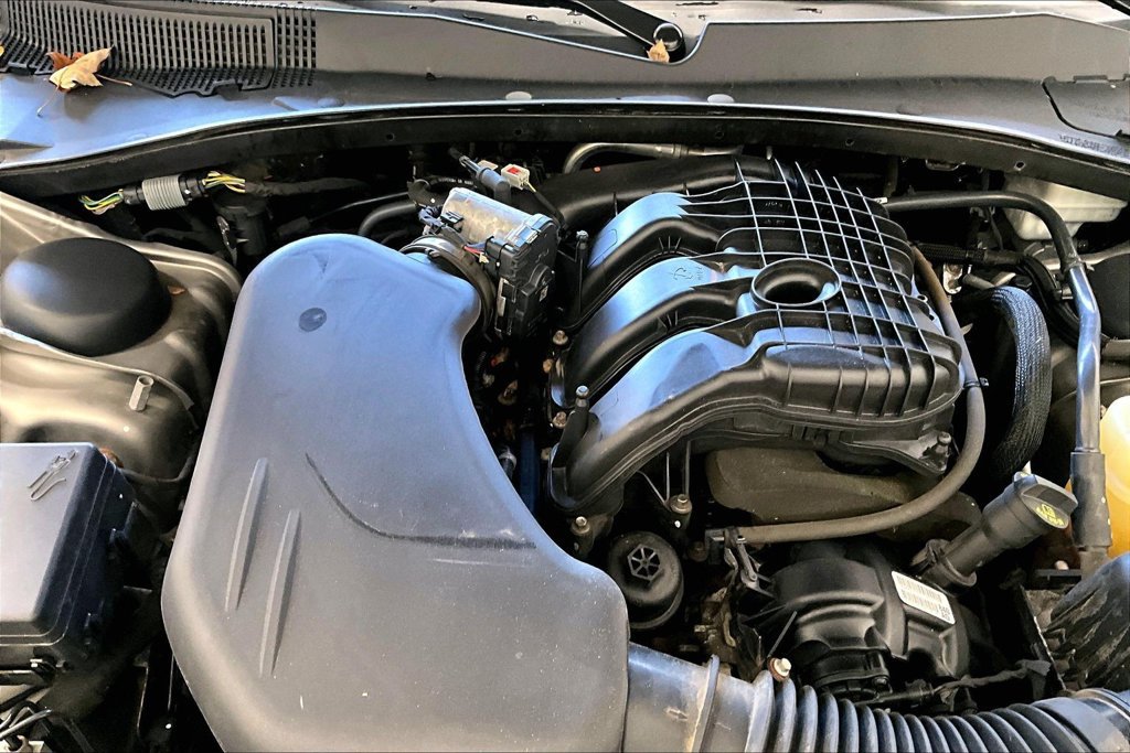 Used 2014 Chrysler 300 C w/ Beats Audio Group AWD/4WD image 28