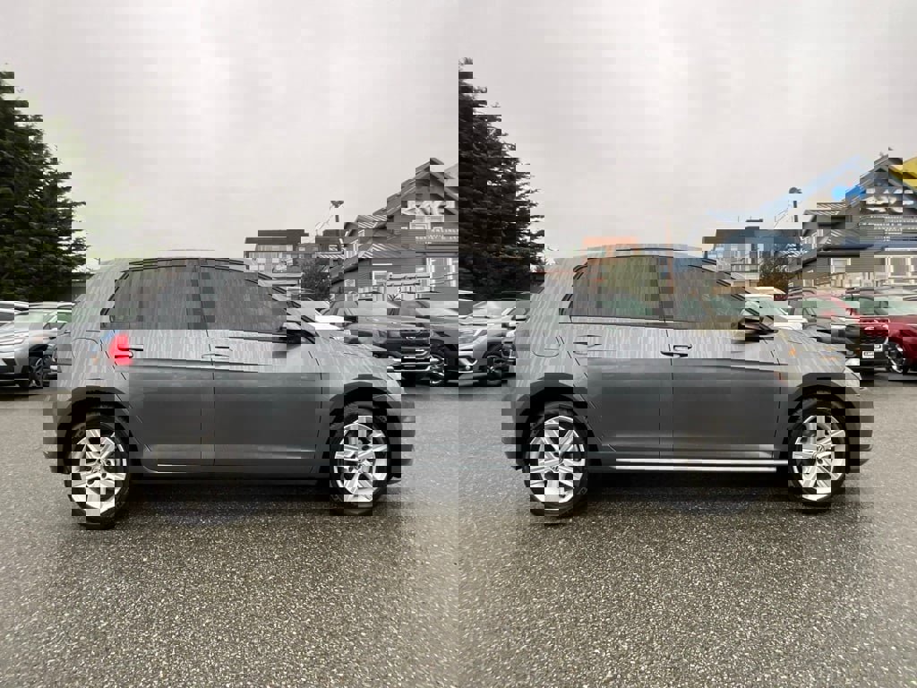 Used 2021 Volkswagen Golf 4-Door image 9