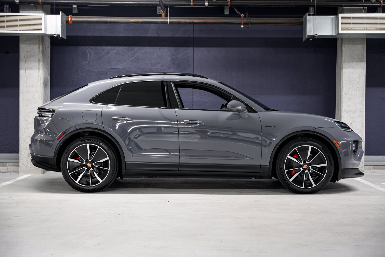 Used 2025 Porsche Macan 4S Electric AWD/4WD image 3