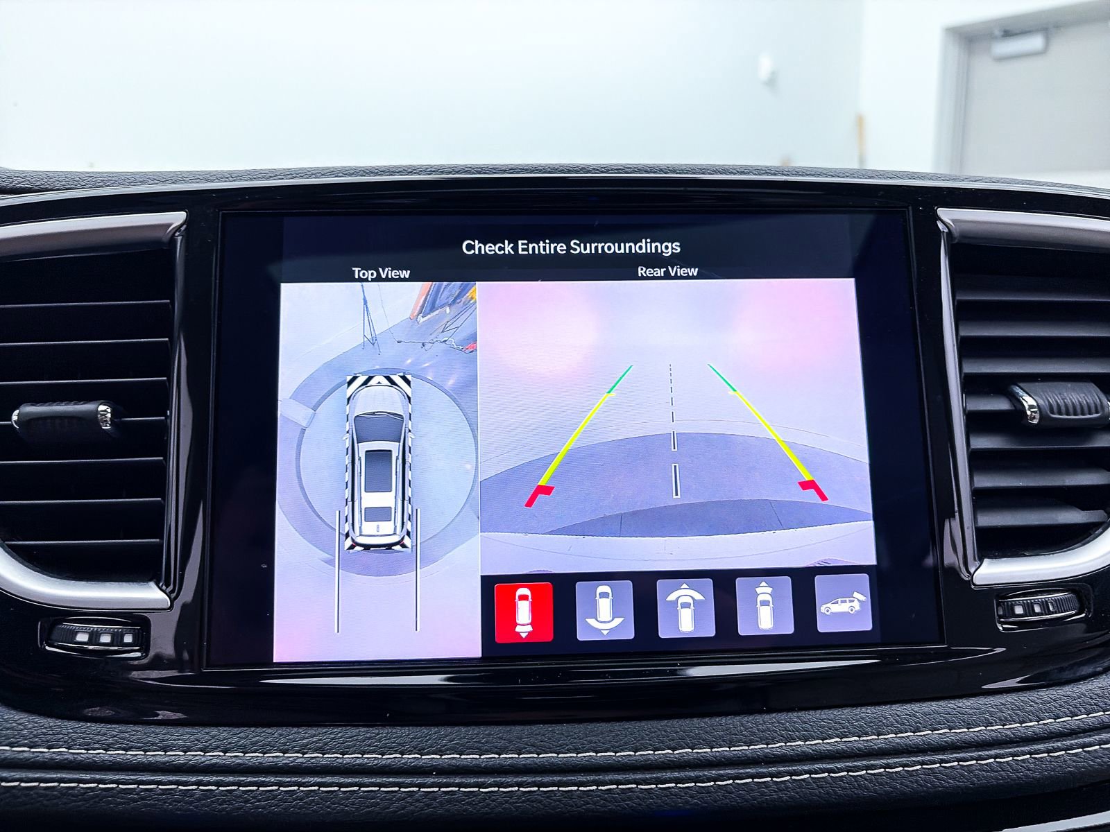 Used 2021 Chrysler Pacifica Limited w/ Premium & Safety Sphere Group image 7