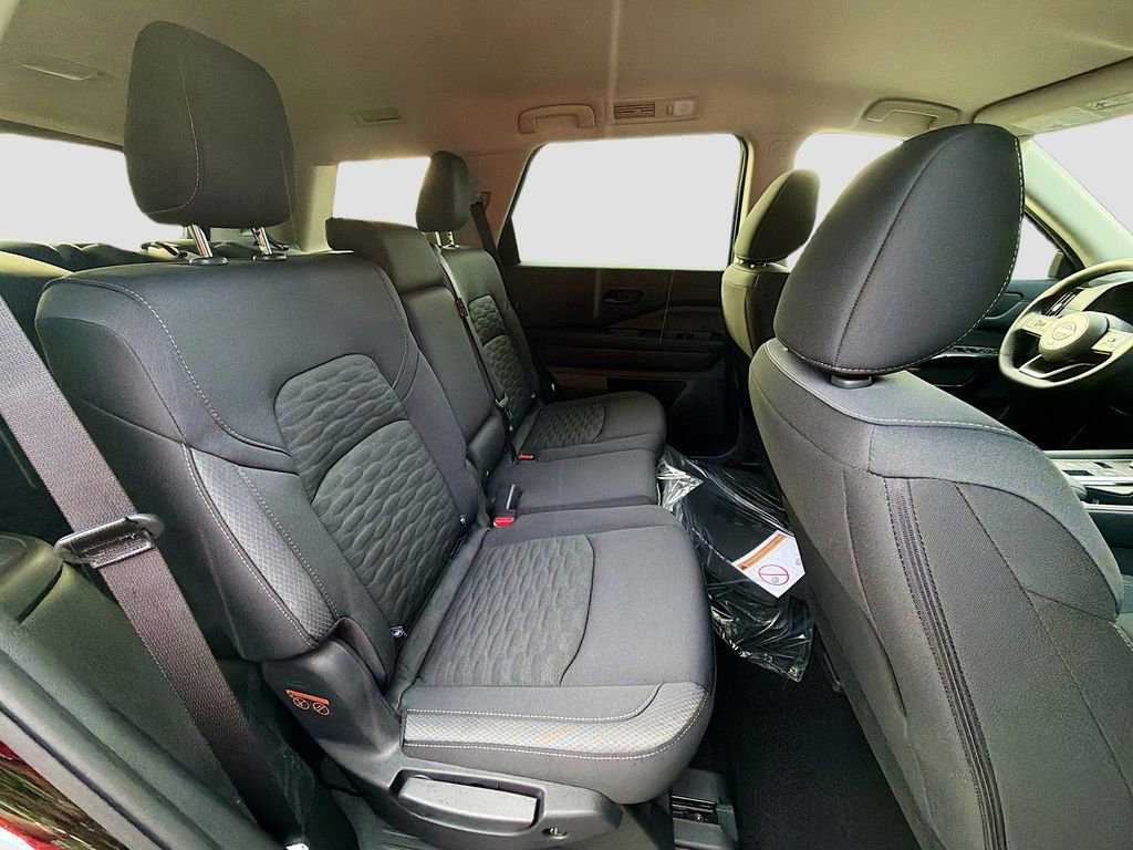 New 2025 Nissan Pathfinder SV image 31