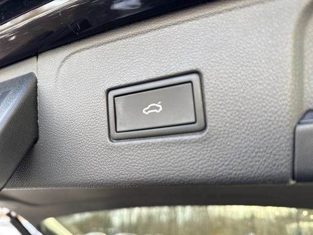 Used 2021 Volkswagen Atlas SEL Premium image 31