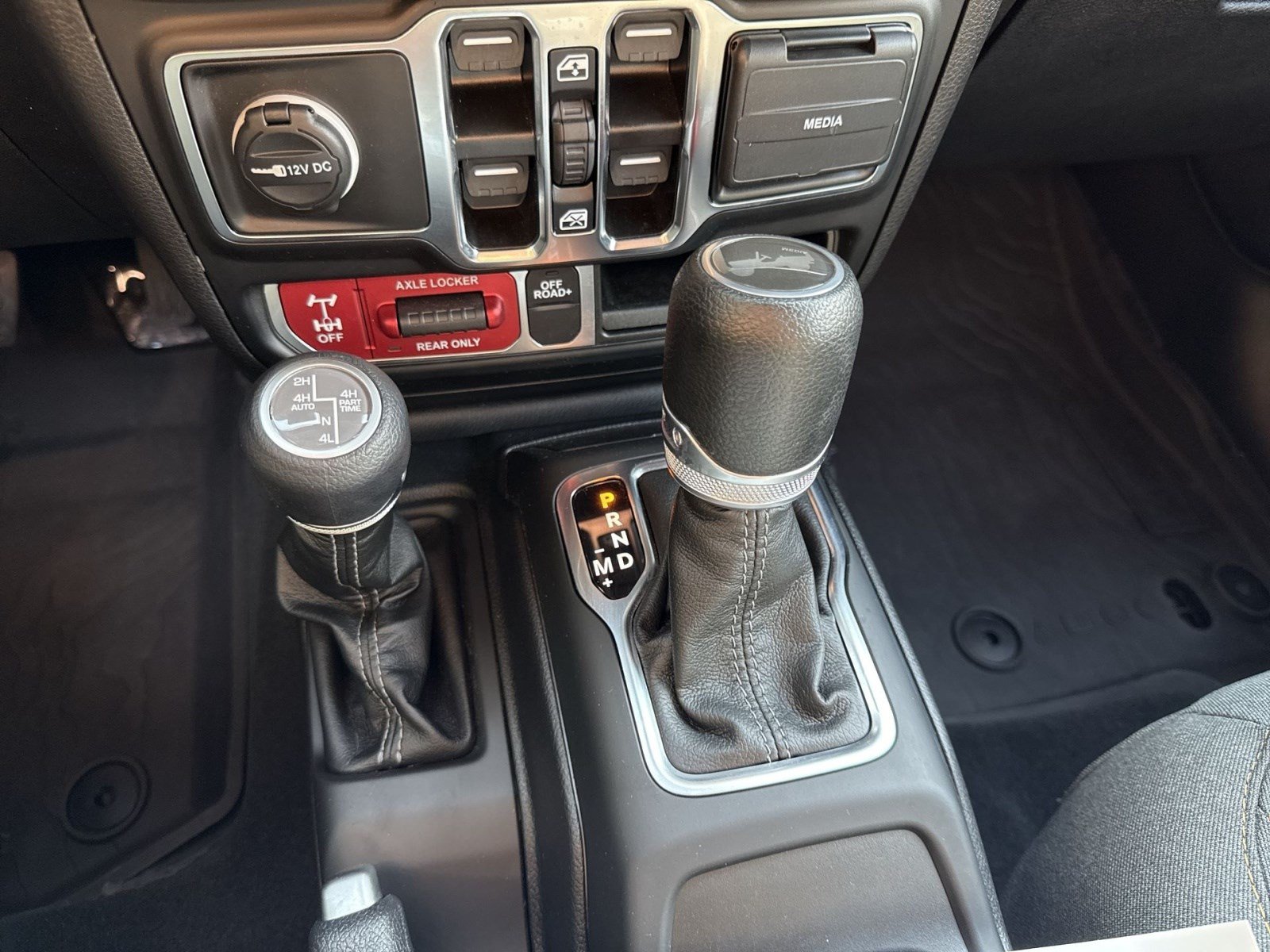 Used 2024 Jeep Wrangler Unlimited AWD/4WD image 18