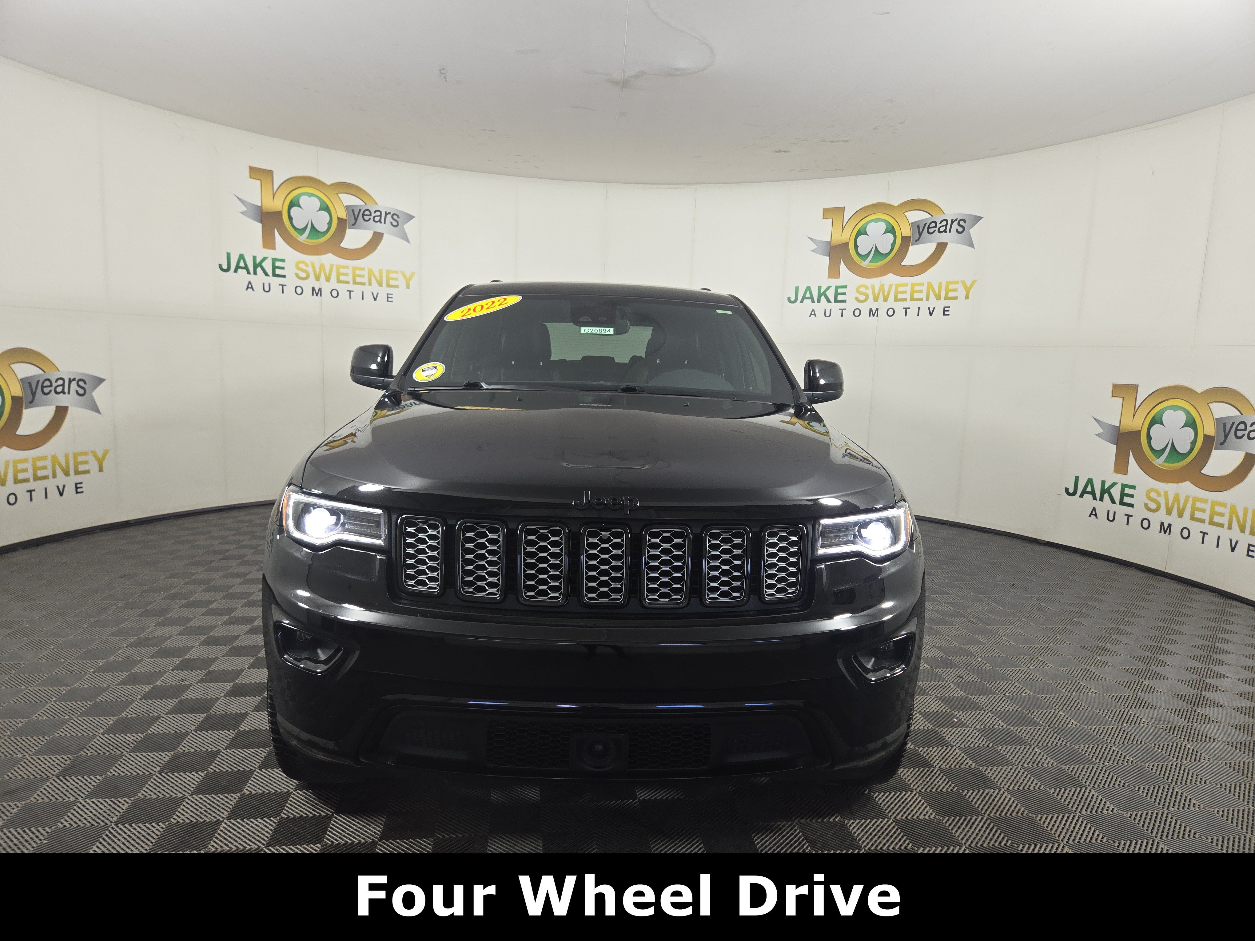 Used 2022 Jeep Grand Cherokee Laredo X AWD/4WD image 2