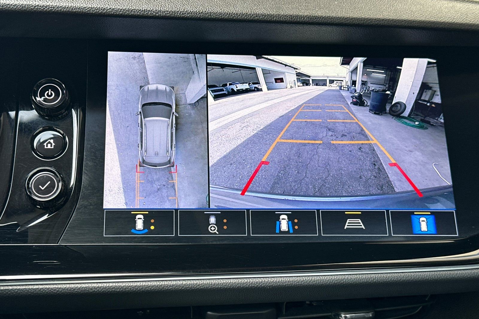 Certified 2022 Buick Envision Avenir w/ Technology Package II image 28