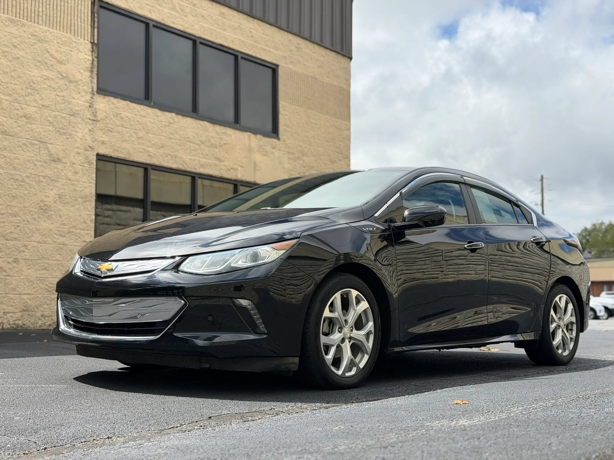 Used 2017 Chevrolet Volt Premier w/ Driver Confidence II Package FWD image 41