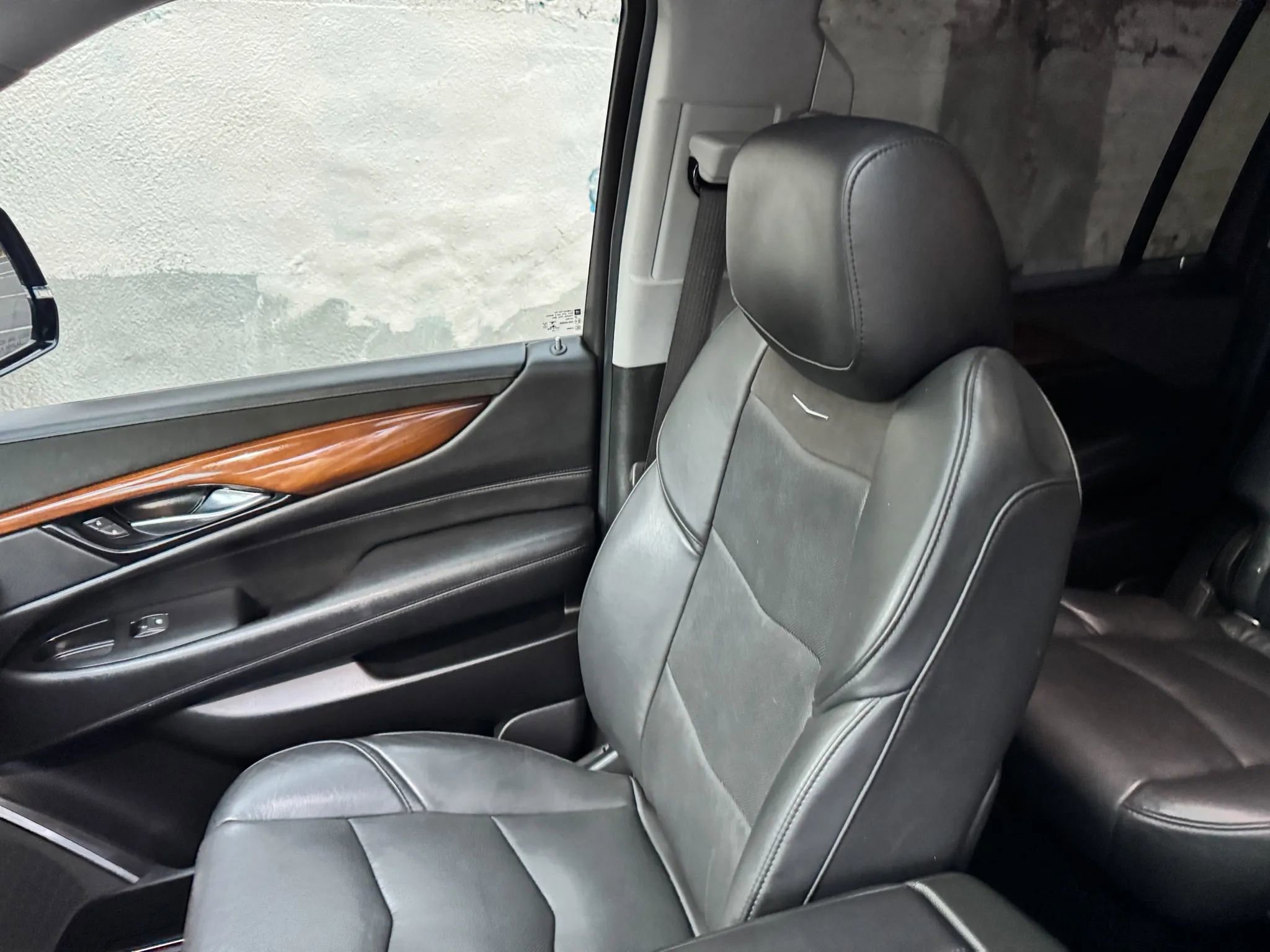 Used 2020 Cadillac Escalade ESV Premium Luxury w/ Escalade Sport Edition AWD/4WD image 28