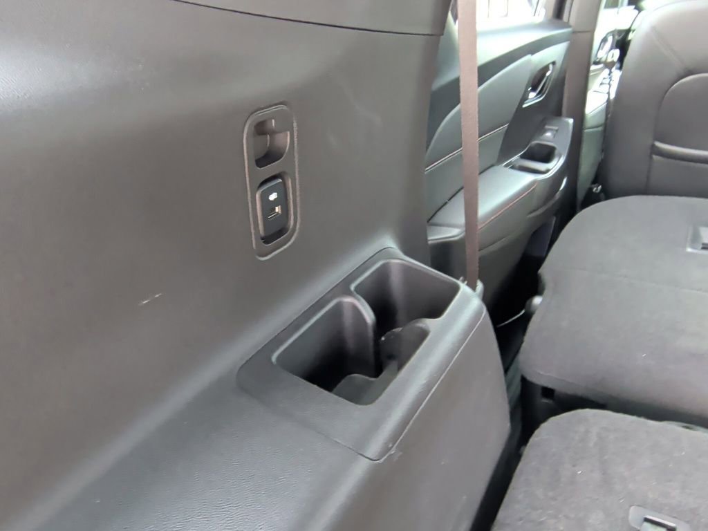 Used 2022 Chevrolet Traverse RS image 43