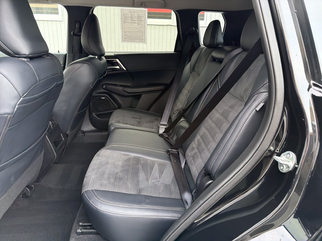 Used 2025 Mitsubishi Outlander SE AWD/4WD image 11