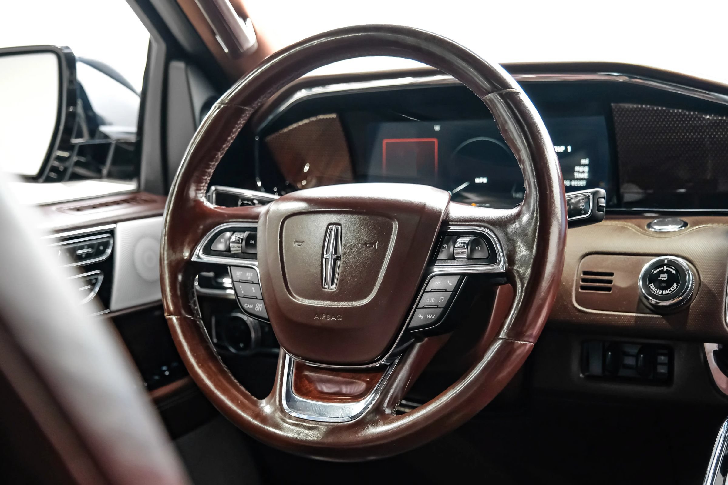 Used 2018 Lincoln Navigator Black Label w/ Cargo Package AWD/4WD image 22
