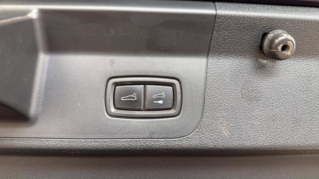 Used 2018 Porsche Panamera 4 image 12