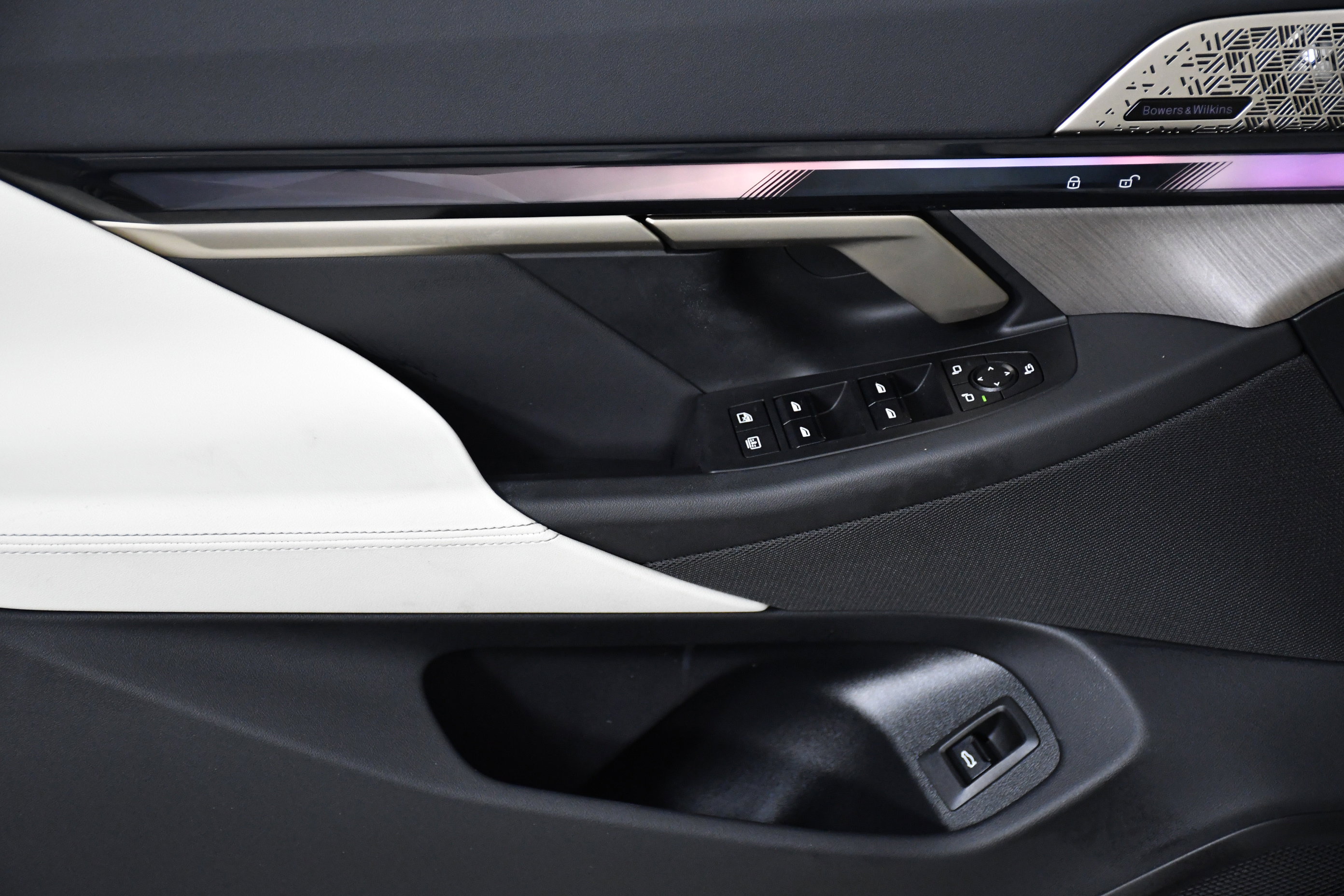 Used 2025 BMW i5 eDrive40i w/ Executive Package image 22