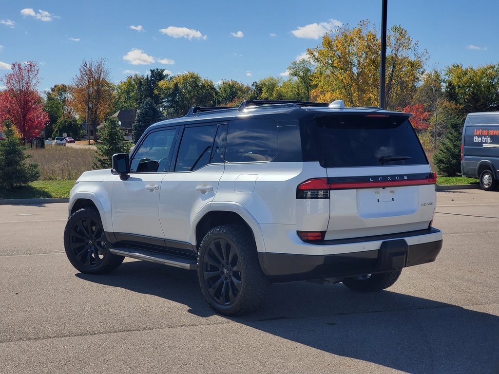 Used 2024 Lexus GX 550 image 3