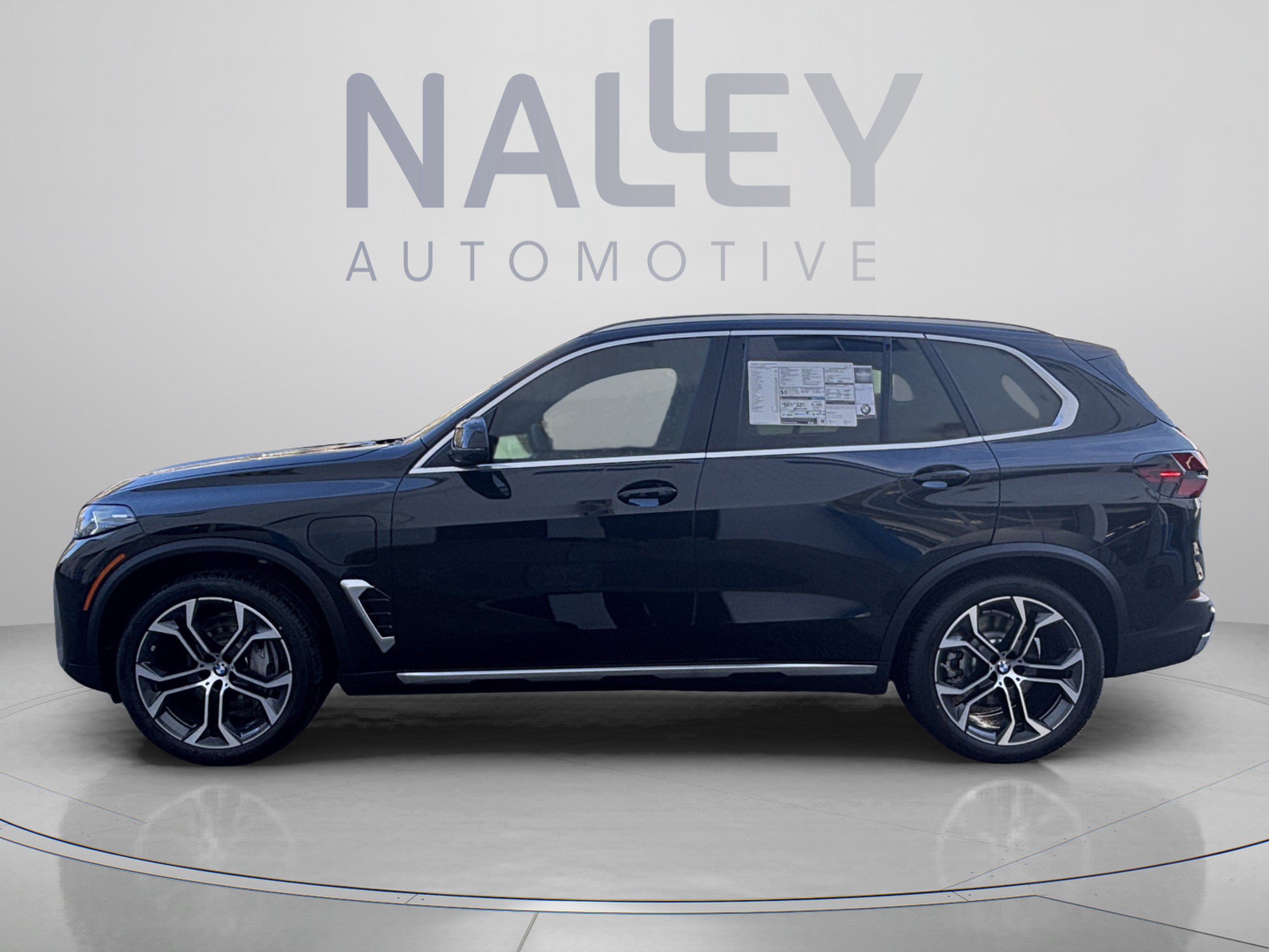 Used 2026 BMW X5 xDrive50e w/ Premium Package AWD/4WD image 2