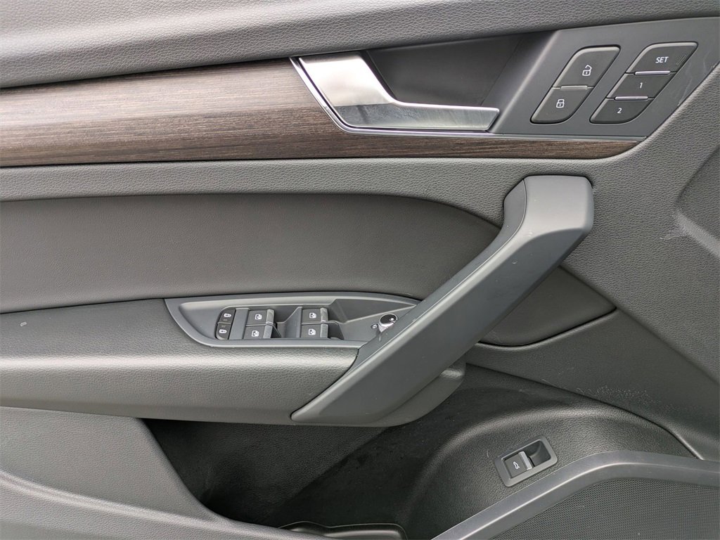 Used 2024 Audi Q5 2.0T Premium w/ Convenience Package image 10