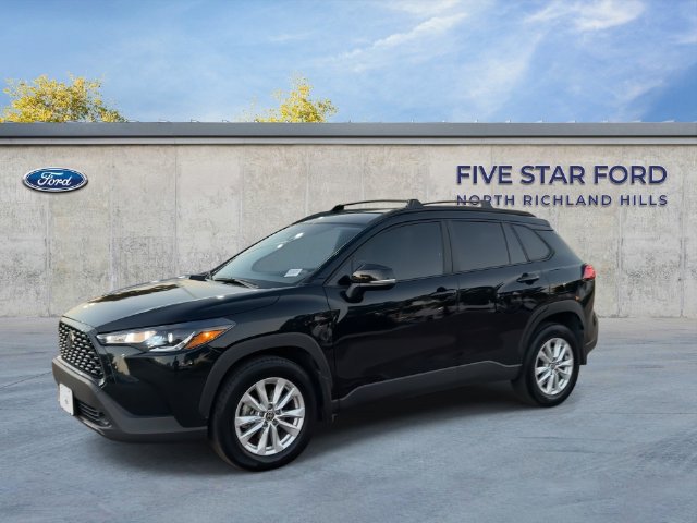 Used 2025 Toyota Corolla Cross LE FWD image 4