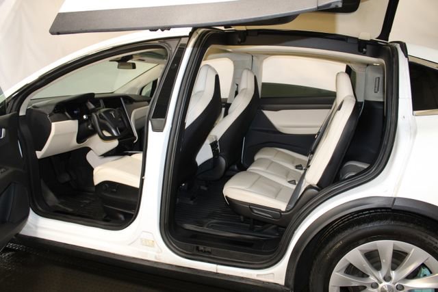 Used 2018 Tesla Model X 75D image 6