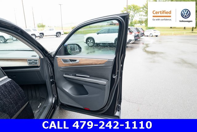 Certified 2024 Volkswagen Atlas SE w/ Black Wheel Package image 15