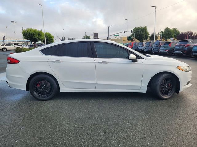 Used 2018 Ford Fusion SE image 3