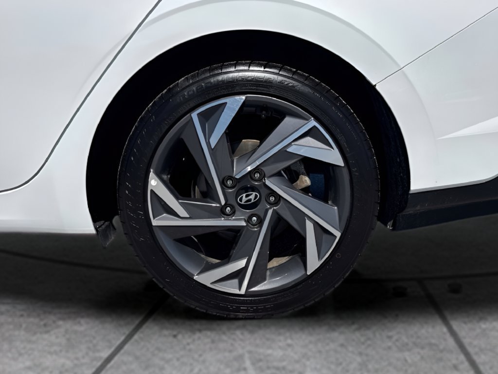Used 2025 Hyundai Elantra SEL FWD image 32