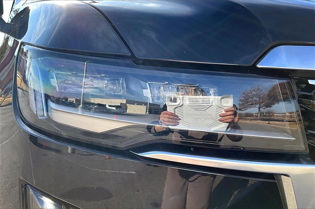 Used 2021 Cadillac Escalade Premium Luxury image 32