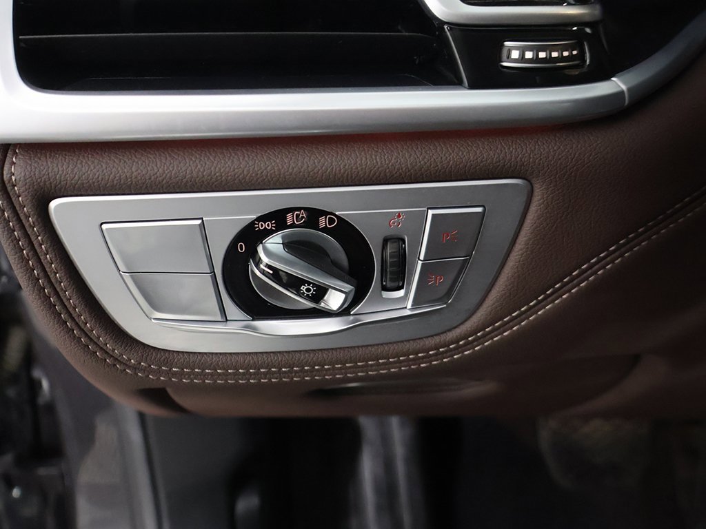 Used 2022 BMW 740i xDrive w/ Premium Package image 45