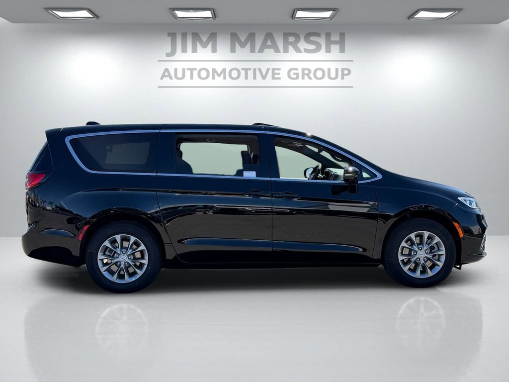 New 2026 Chrysler Pacifica Limited AWD/4WD image 7