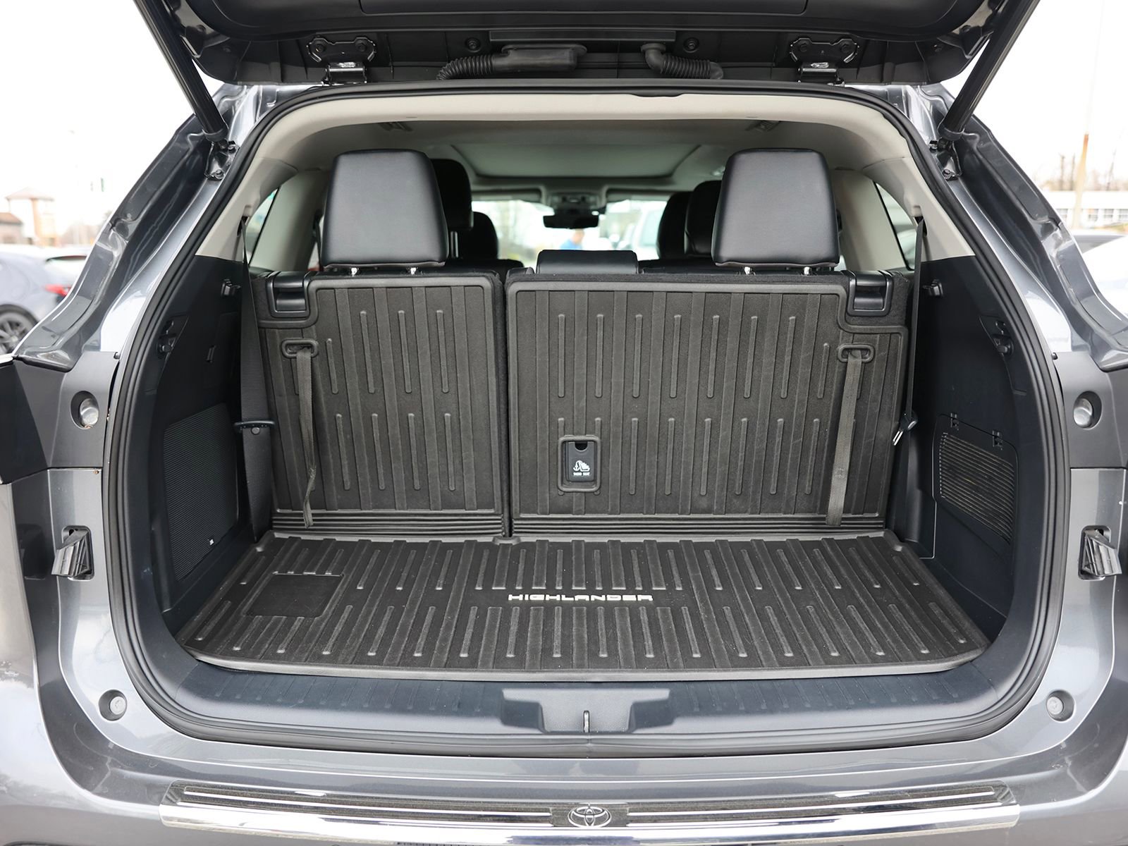 Used 2023 Toyota Highlander Platinum image 14