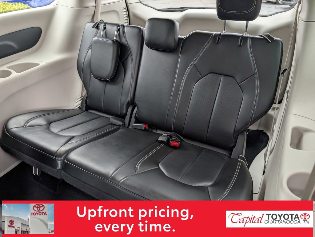 Used 2024 Chrysler Pacifica Select image 12