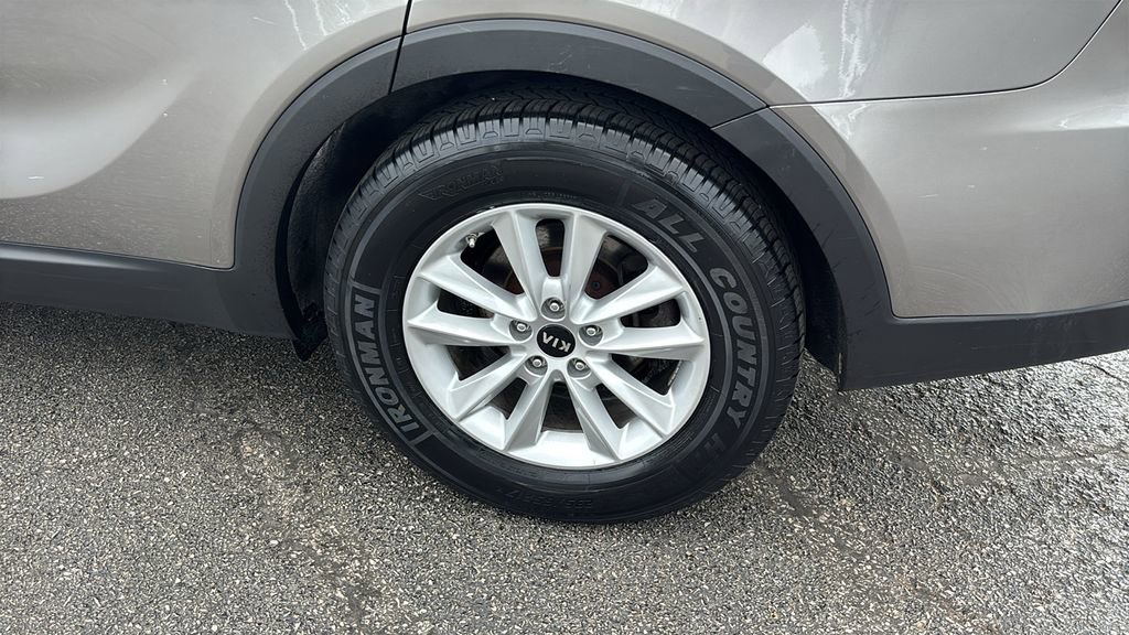 Used 2019 Kia Sorento LX image 9