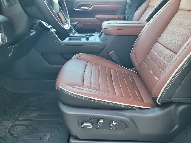 New 2026 GMC Sierra 3500 Denali Ultimate w/ LPO, Black Badging Package AWD/4WD image 17