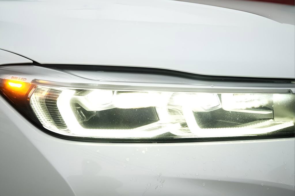 Used 2022 BMW 745e xDrive w/ M Sport Package image 17